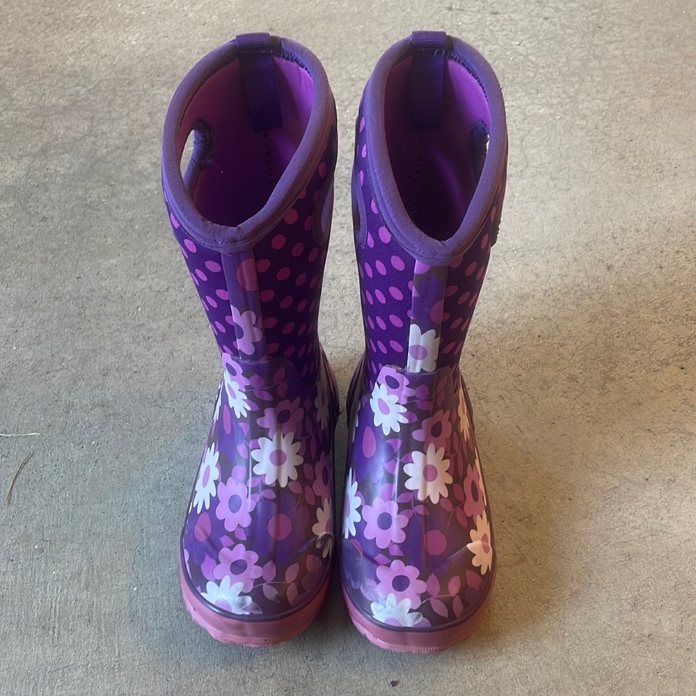 Girls flower bogs size 1